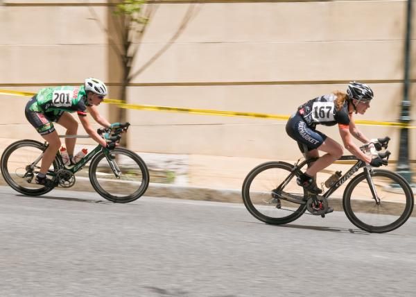 Lindsay Honaker (XO Communications) and Silke Wunderwald (Team Kenda) get a short reprieve on the descent.