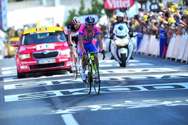 Michele Scarponi leads the chase group home