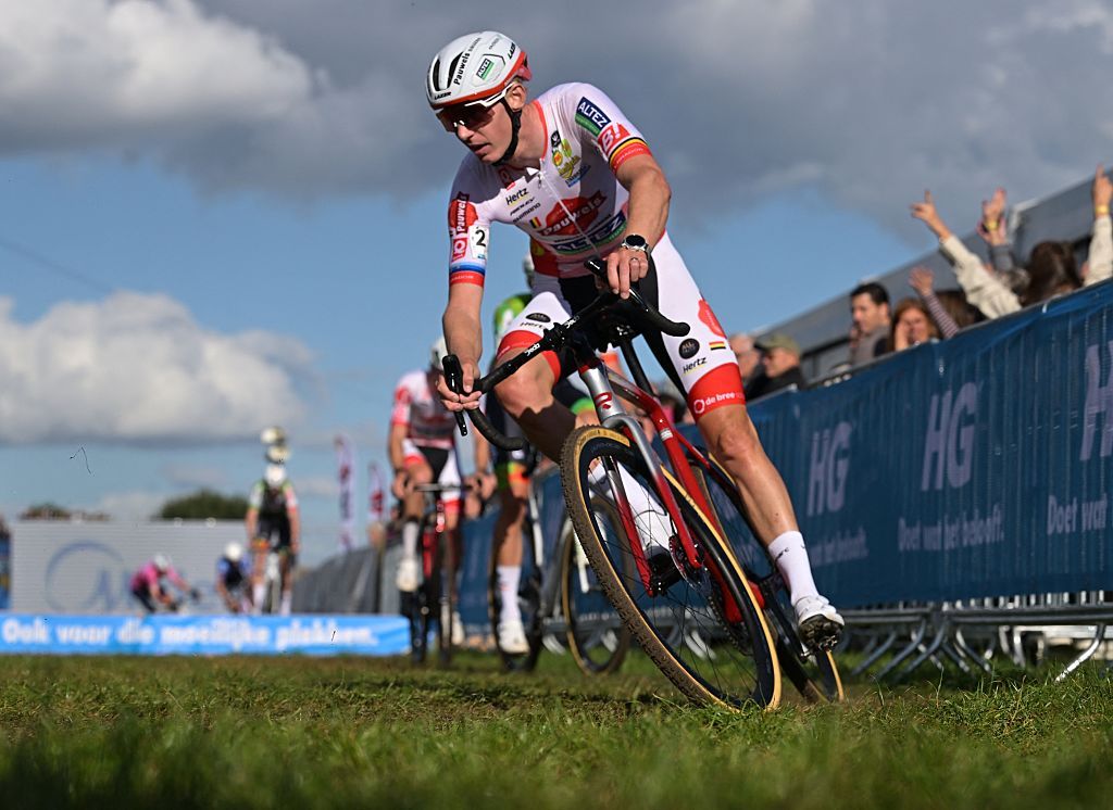 Will Van der Poel and Van Aert race, Brand's dominance, and Van Empel's return – The storylines to follow this cyclo-cross season, photo 5 of 6