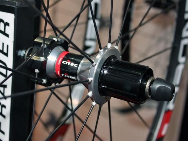 Citec's disc-compatible rear hub uses a DT Swiss alloy freehub body and proven star ratchet internals.