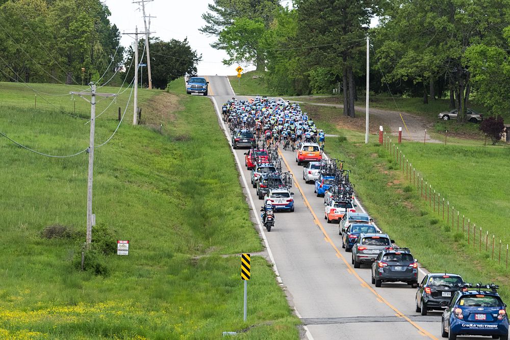 The main field and the caravan Joe Martin Stage Race Pro Men - Stage 2