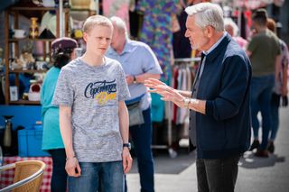 Rocky Cotton shares his theory with Bobby Beale!