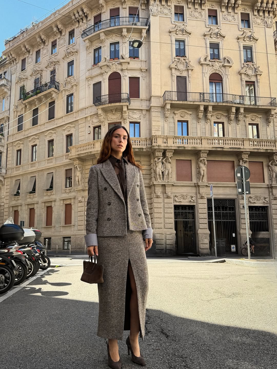 Influencer Erika Boldrin wearing a skirt suit.