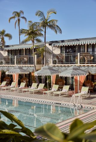 The Lafayette San Diego swimming pool