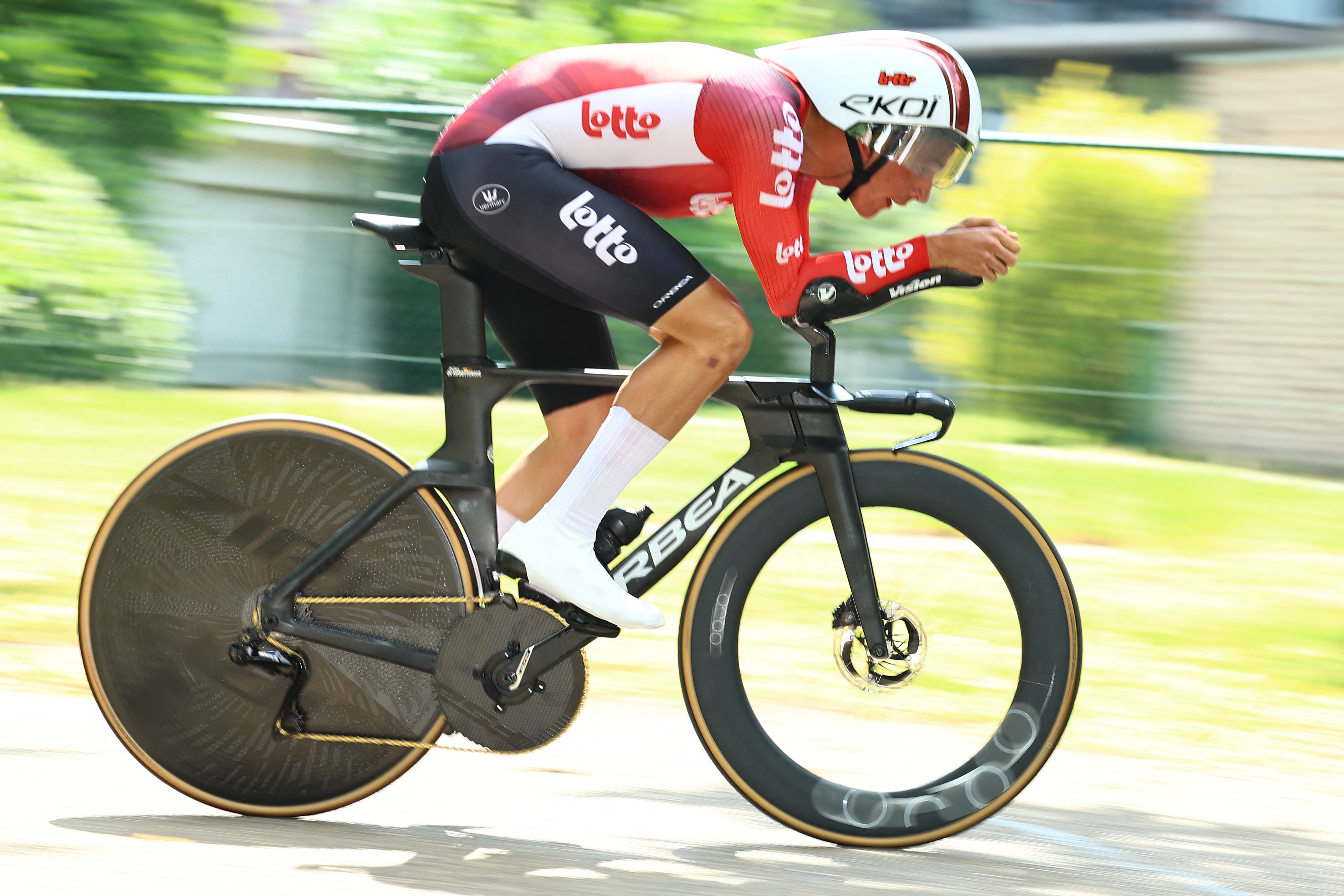 Steffen De Schuyteneer racing in a time trial