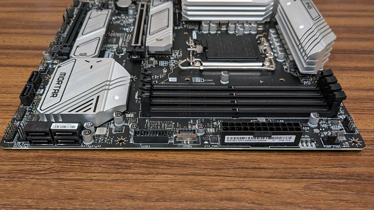 MSI MAG B760M Mortar Max WiFi side view