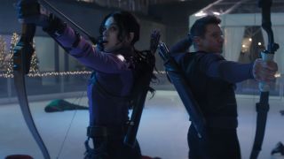 Clint Barton og Kate Bishop på lag i Marvels Hawkeye-serie.