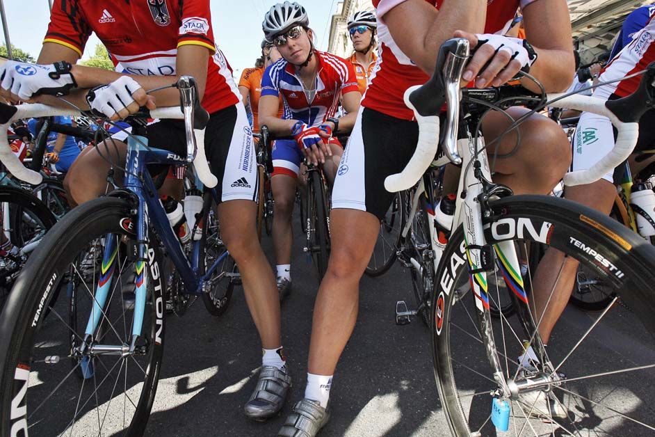 Nicole Cooke awaits the start of the 2006 road race