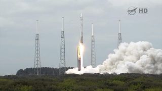 MAVEN Spacecraft Launches With Huge Exhaust Plume