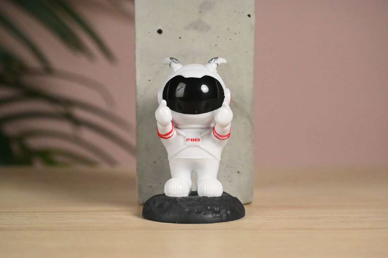 An image of a plastic model taken at ISO25600 on the Nikon Z5II to demonstrate high ISO performance. This is the out of camera JPEG with the camera's standard noise reduction applied.