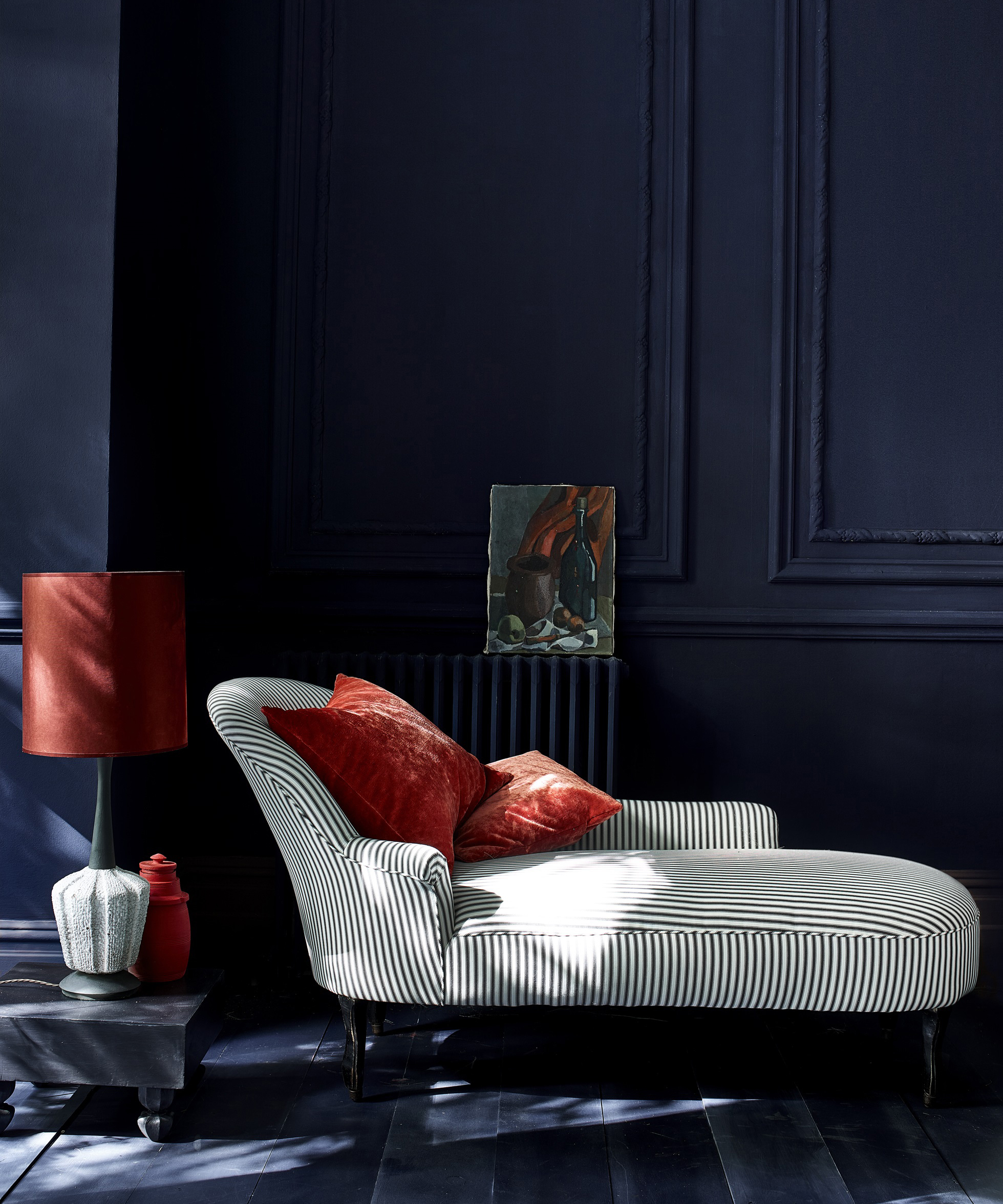 Abigail Ahern controversial paint tip, living room with dark painted wall