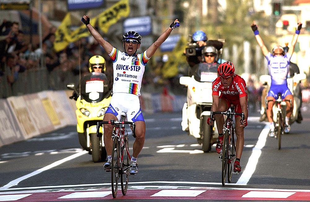 Paolo Bettini beats Mirko Celestino to win the 2003 Milan-San Remo