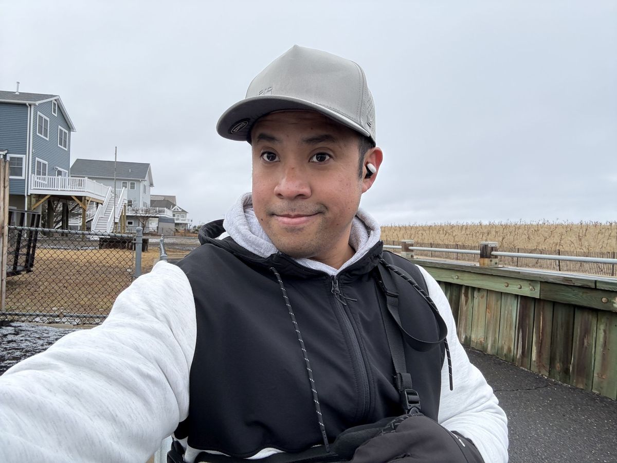 Apple iPhone 16 Pro Max selfie sample.