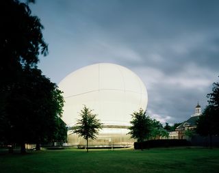 Rem Koolhaas and Cecil Balmond serpentine pavilion 2006