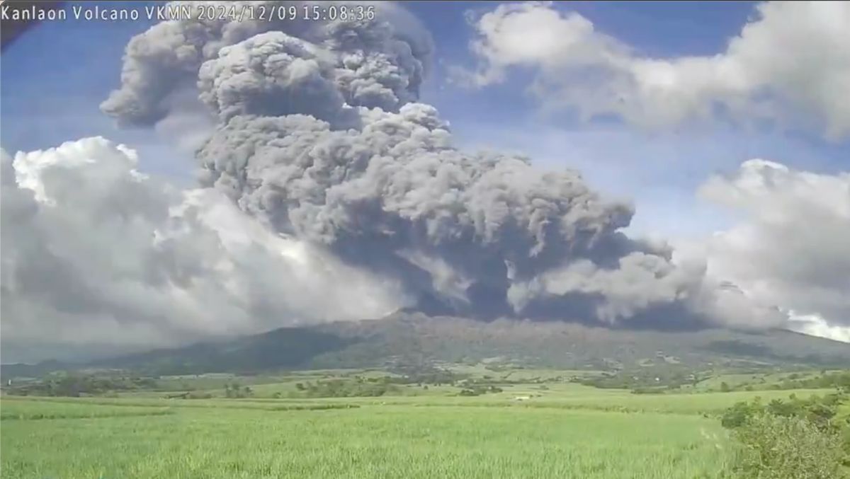 菲律宾火山喷发：坎拉翁火山“可能进一步爆发”