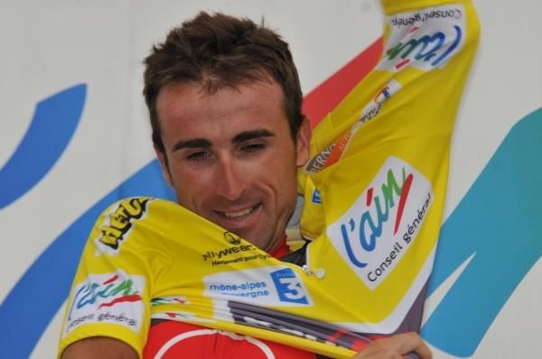 Haimar Zubeldia (RadioShack) pulls on the yellow jersey