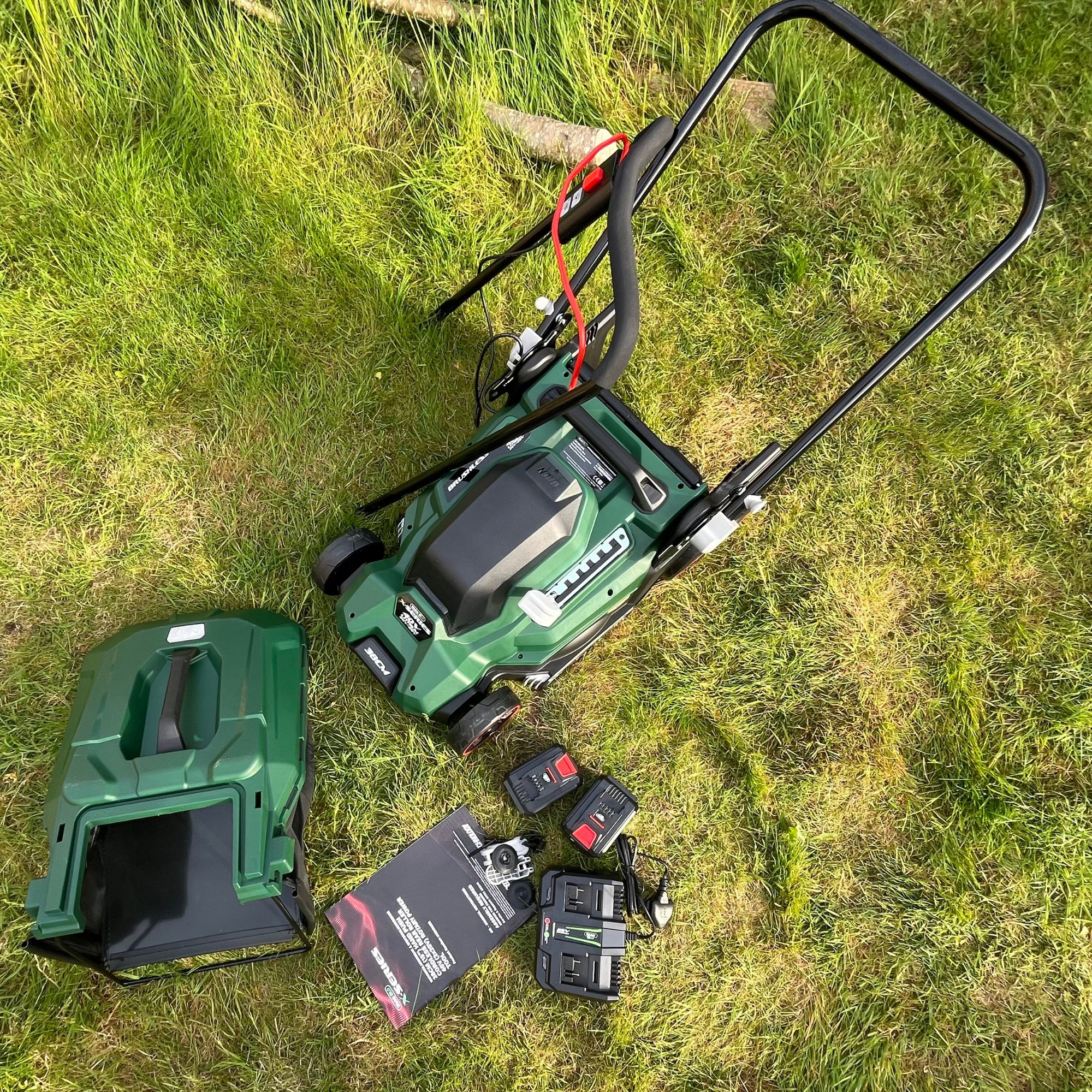Webb 40V 38cm Rear Roller Lawnmower unboxed