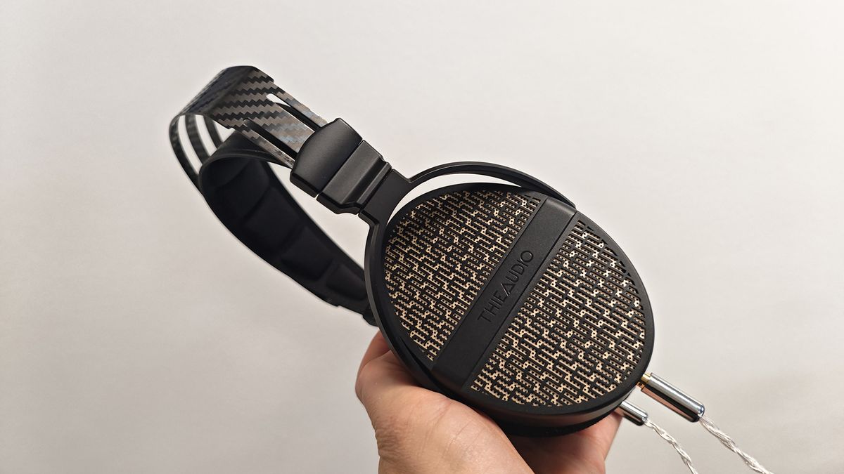 The Theiaudio Cypher headphone in a work office setting.