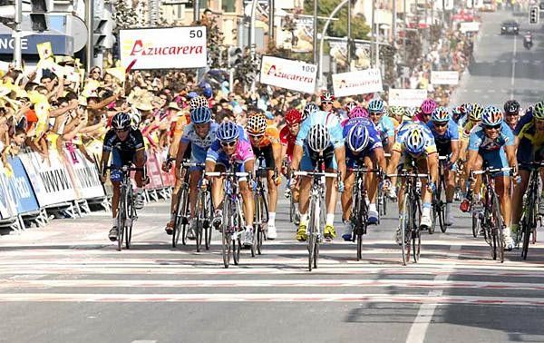 The bike throw decides the finish and Bennati is denied