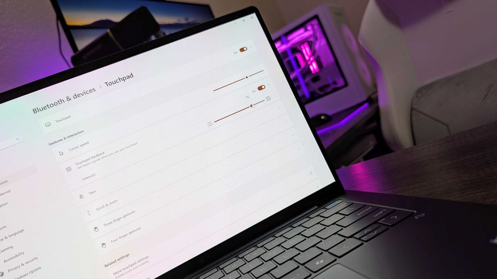 Image of the HP EliteBook Ultra 14 (G1i)'s haptic touchpad.