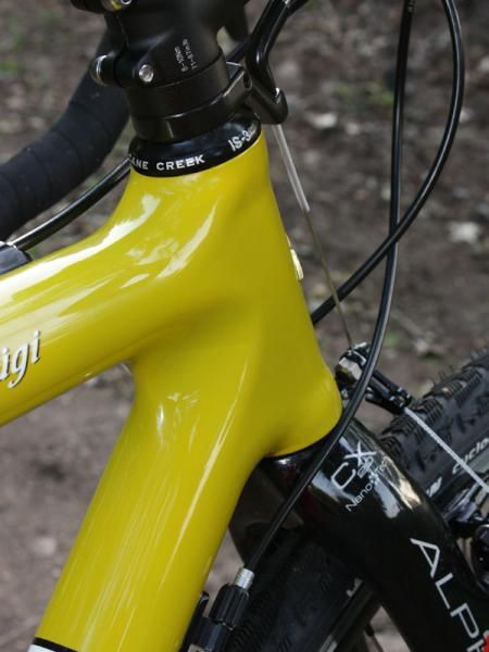The shapely head tube houses a conventional 1 1/8" steerer.