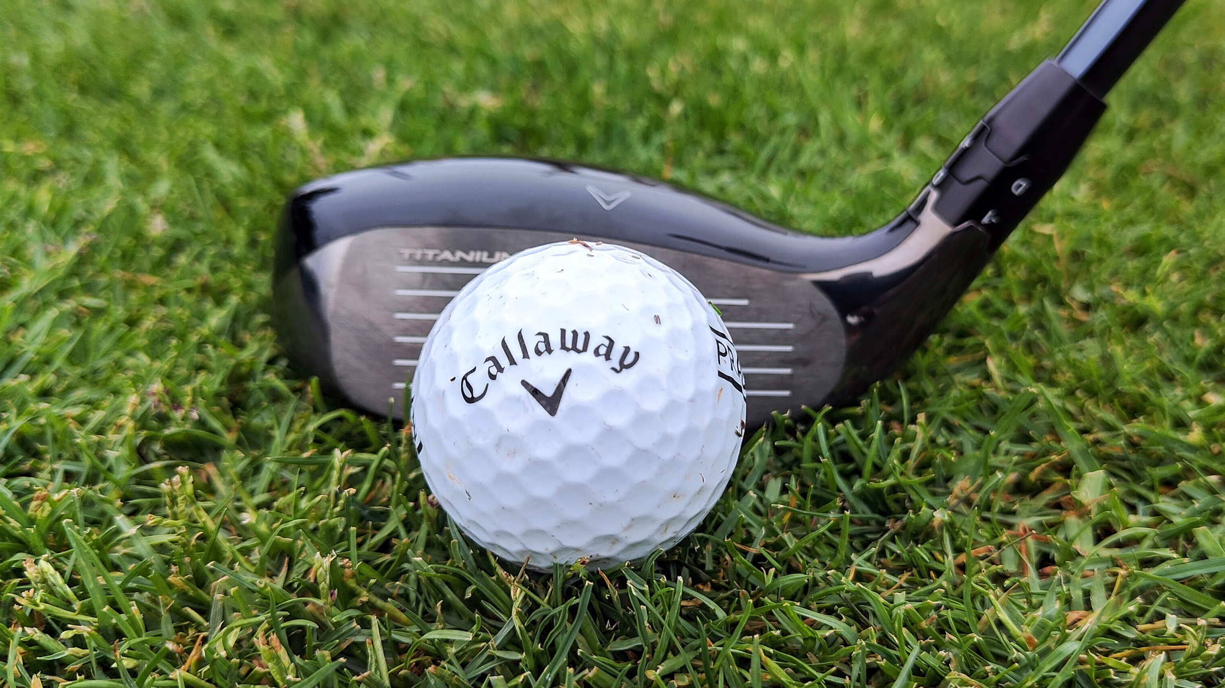 Photo of the Callaway Paradym Super Hybrid face on with golf ball