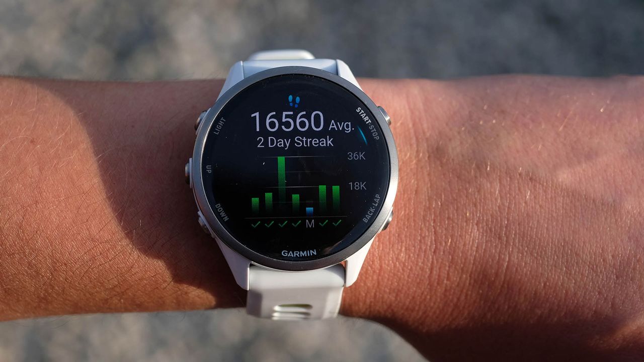 A close-up picture of the daily step count graph in the Garmin Forerunner 970