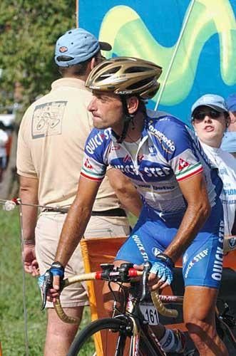 Paolo Bettini (Quick Step) looks to see how far he's got to go.