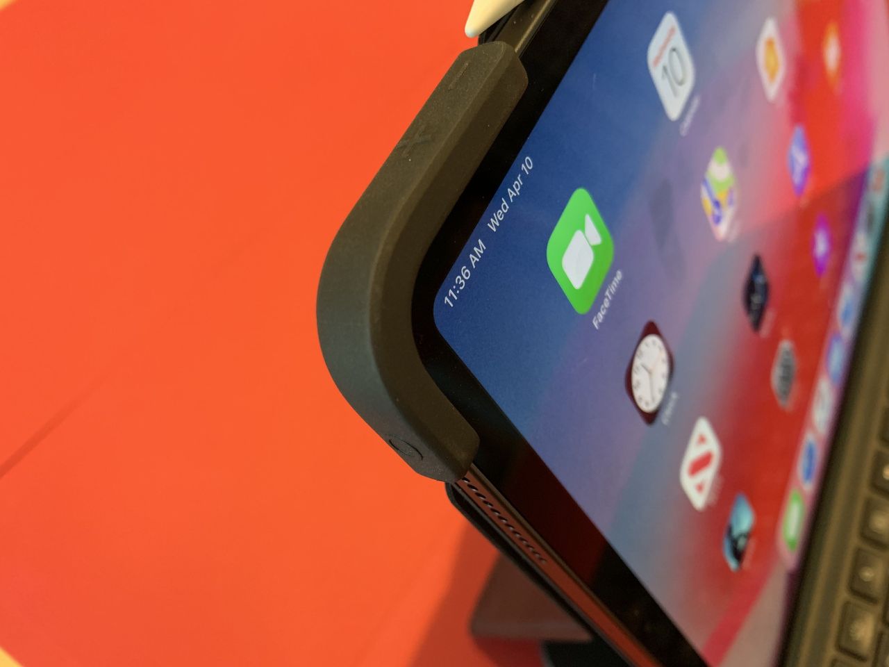 The buttons on the Logitech Folio Slim Pro