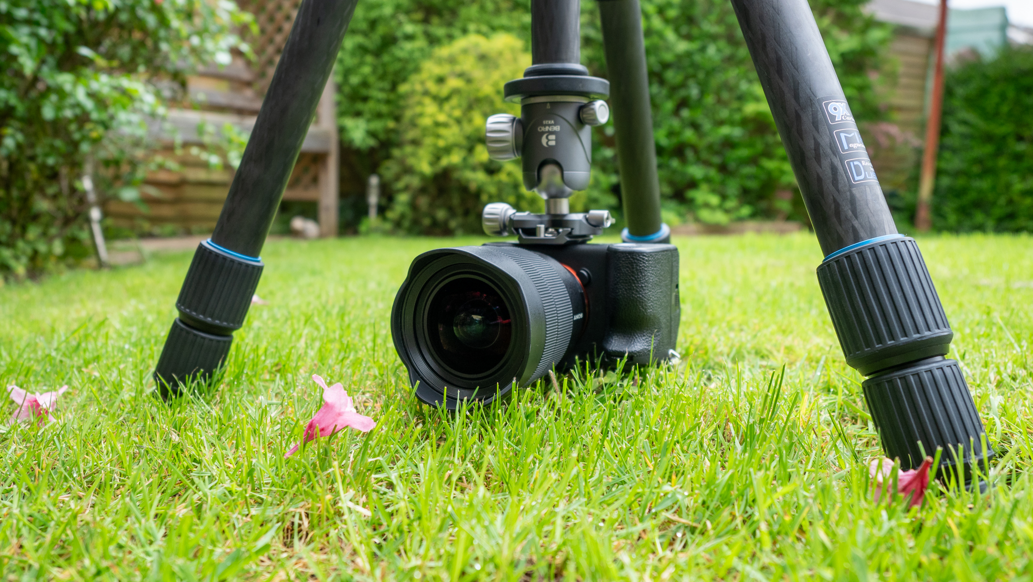 Benro Mach3 with camera that shoots low to the ground