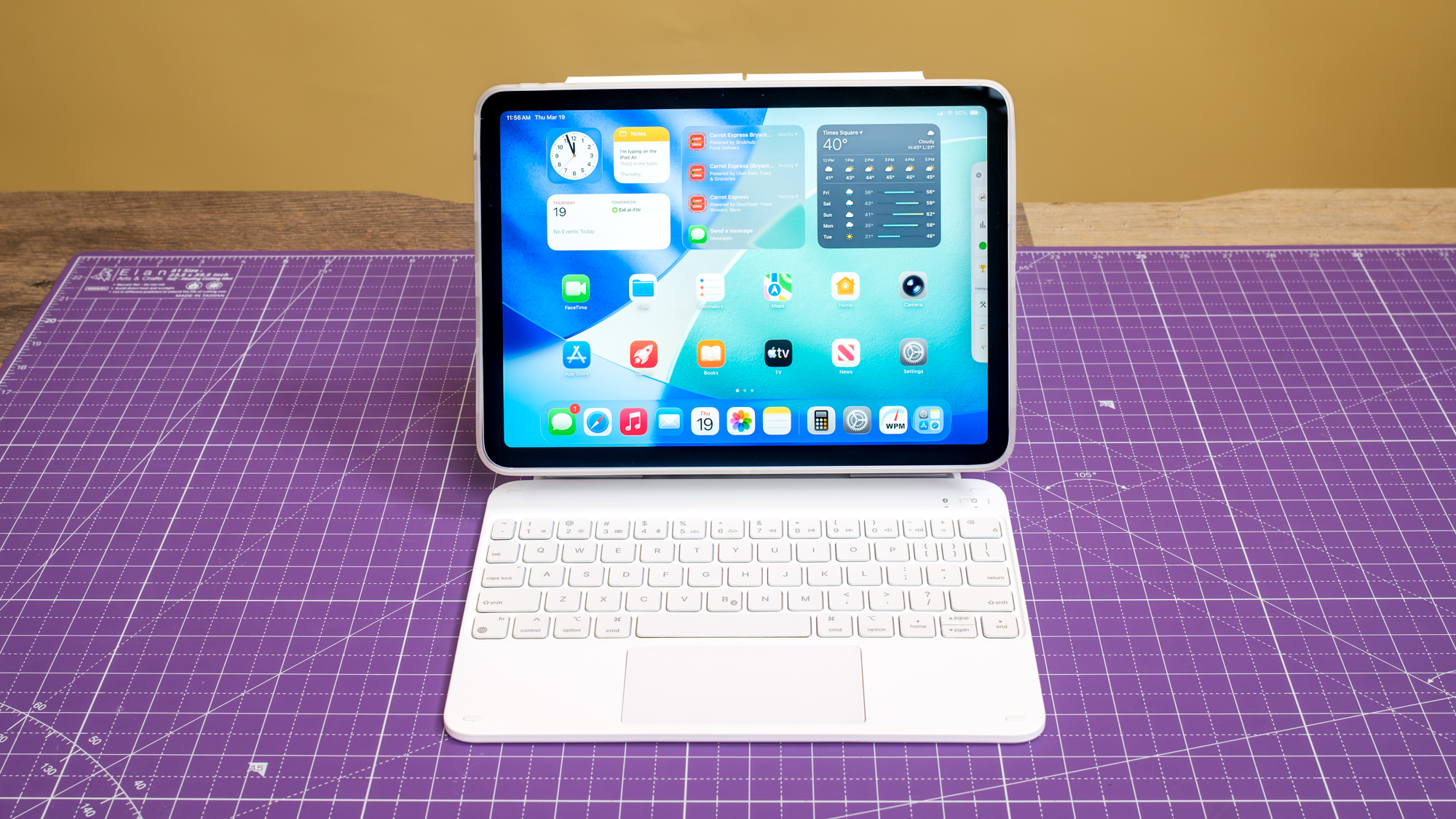 ESR iPad Air M4 Keyboard Case