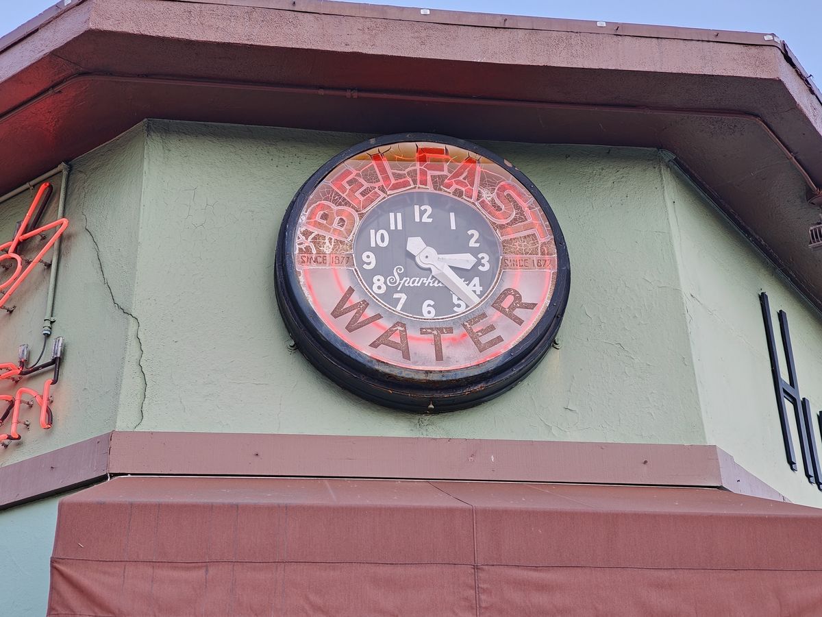 Clock at 2x zoom by OnePlus 13R