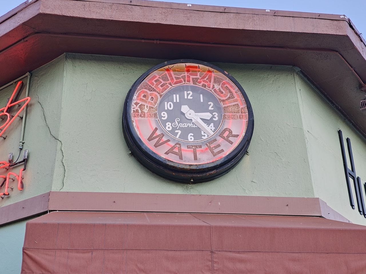 Clock at 2x zoom by OnePlus 13R