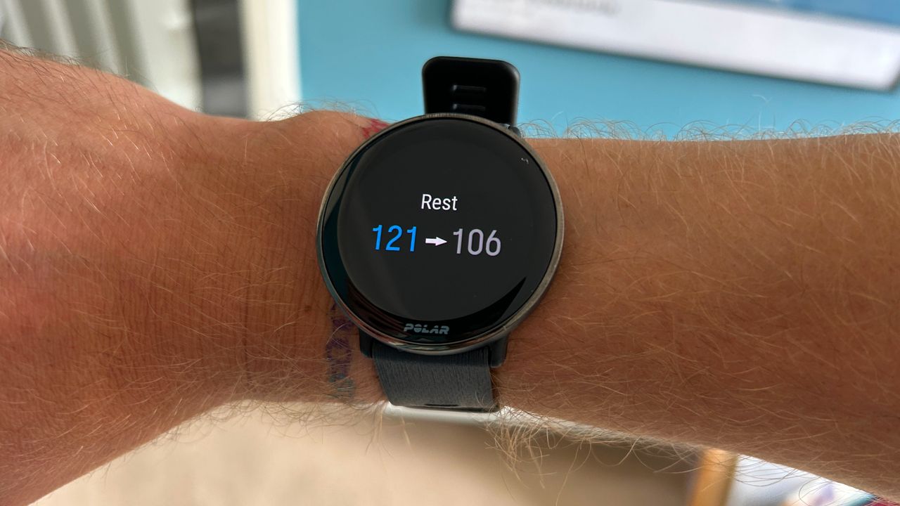 Polar Ignite 3 Titanium rest screen with the text 121, followed by an arrow pointing right followed by the text 106