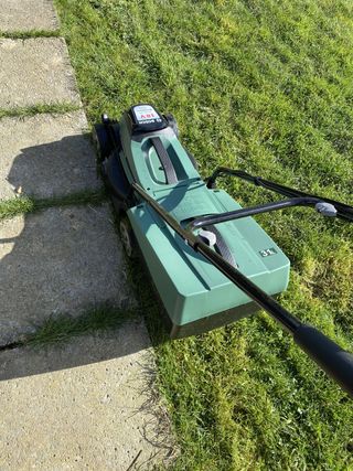Bosch CityMower 18 lawn mower review: edging the lawn