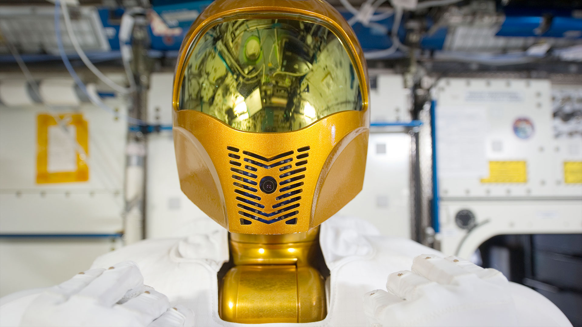 NASA's Robonaut-2 reunited with its ride into space at Smithsonian | Space