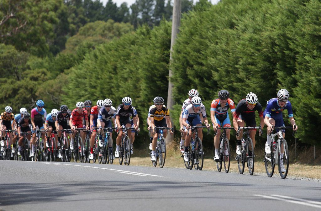 Riders start to string out with the high pace