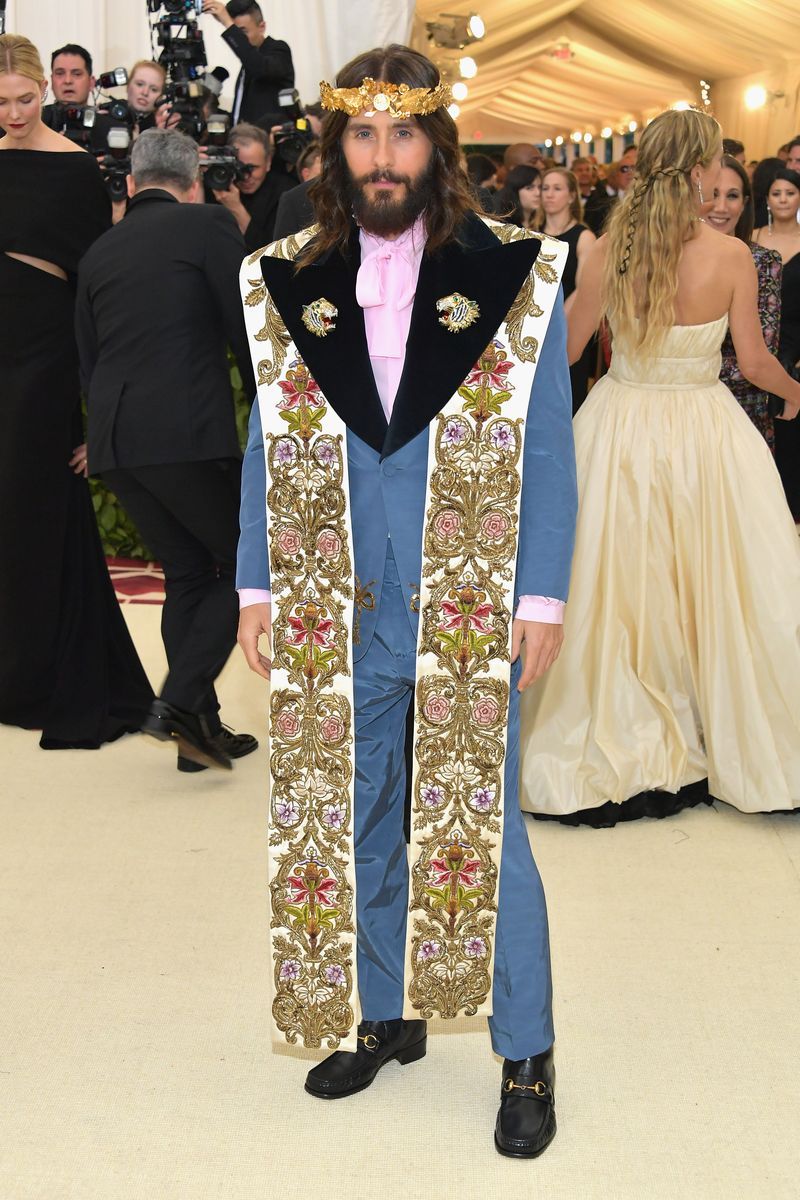 Clothing, Fashion, Event, Haute couture, Formal wear, Dress, Fashion design, Suit, Outerwear, Costume,