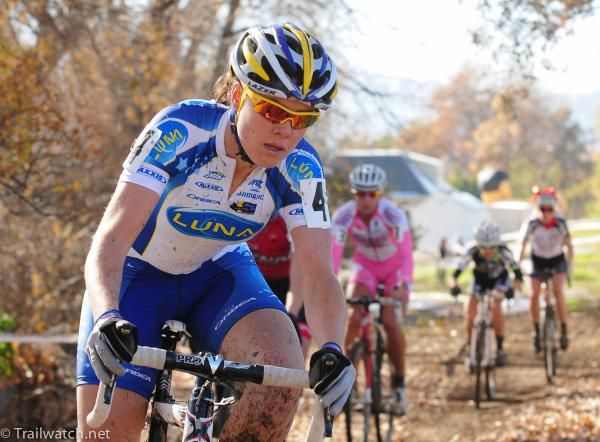 Georgia Gould (Luna Pro Team) chasing Sue Butler