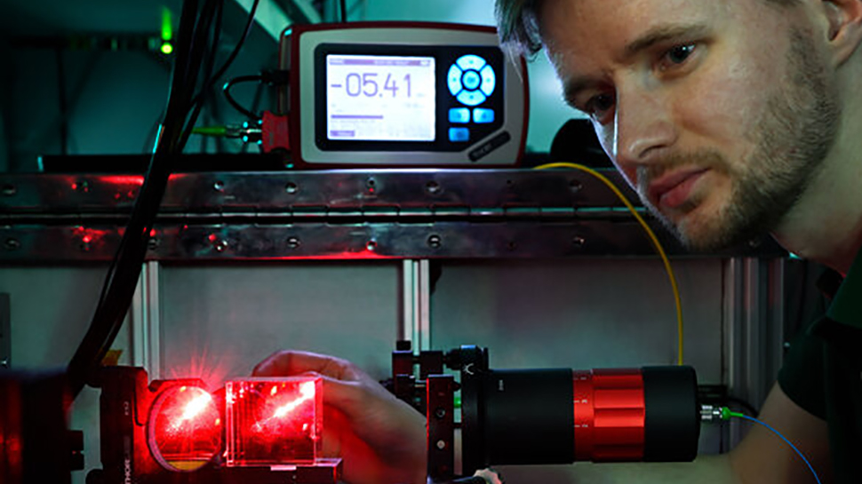 Vincent van Vliet working in the laboratory