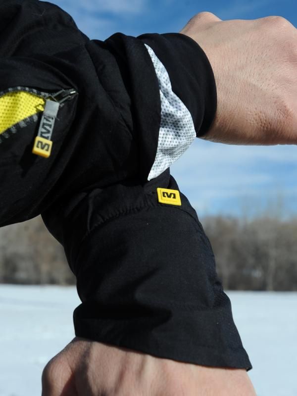 The slick double asymmetrical cuffs seal out drafts while also covering up just a bit of your upper hands, too.