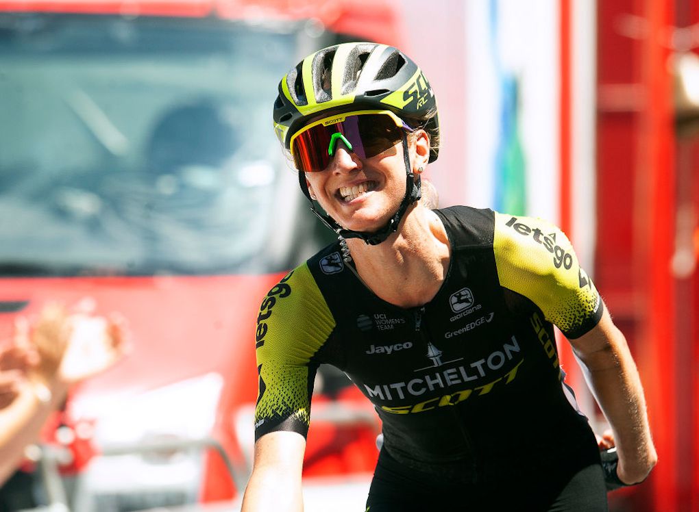 Lucy Kennedy wins the inaugural women's Clasica San Sebastian