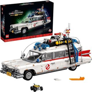 Lego för vuxna: En Lego Ghostbusters-bil mot en vit bakgrund.