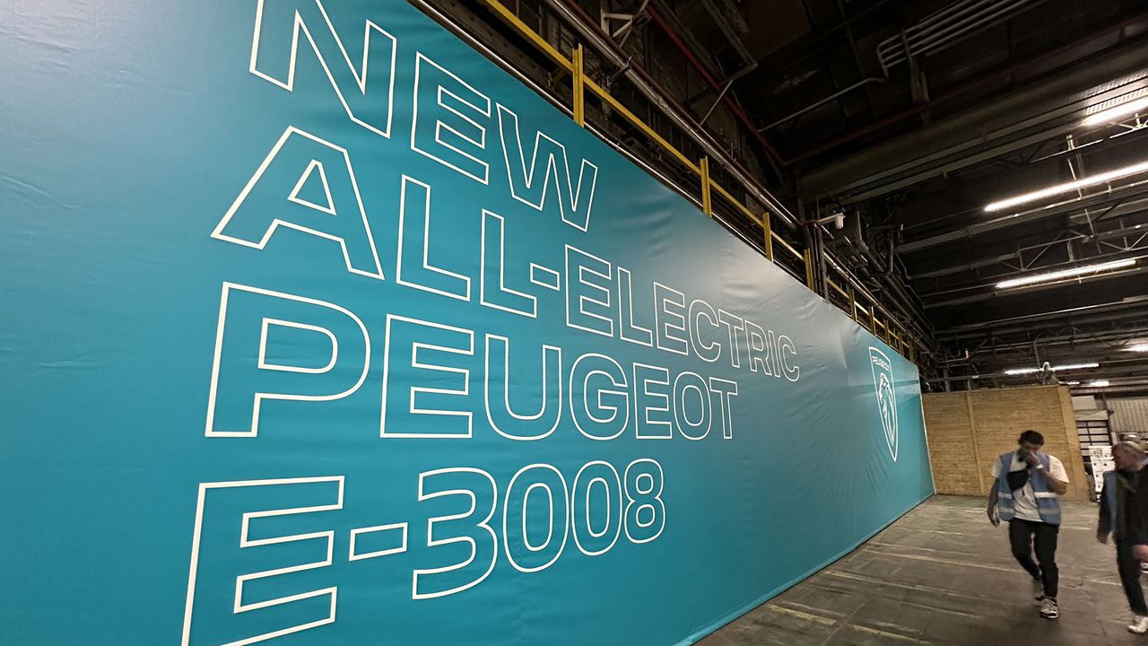 Peugeot E-3008 EV