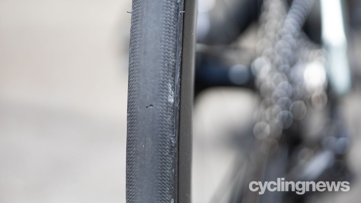 Roval Rapide CLX II detail of smooth transition from wheel to tyre