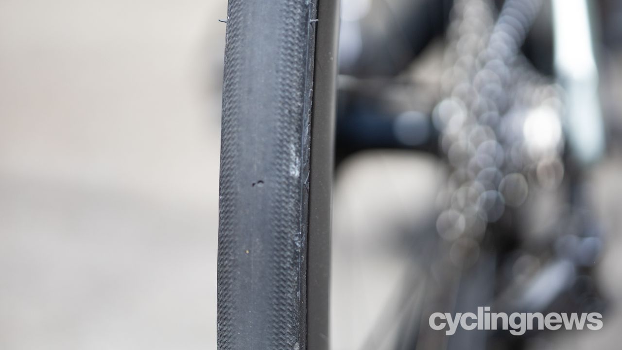 Roval Rapide CLX II detail of smooth transition from wheel to tyre