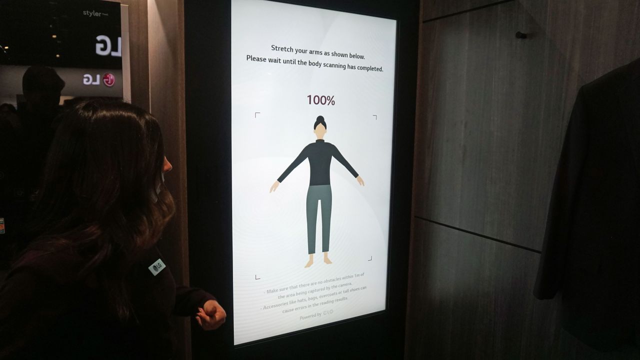 The scanning process of LG's smart mirror