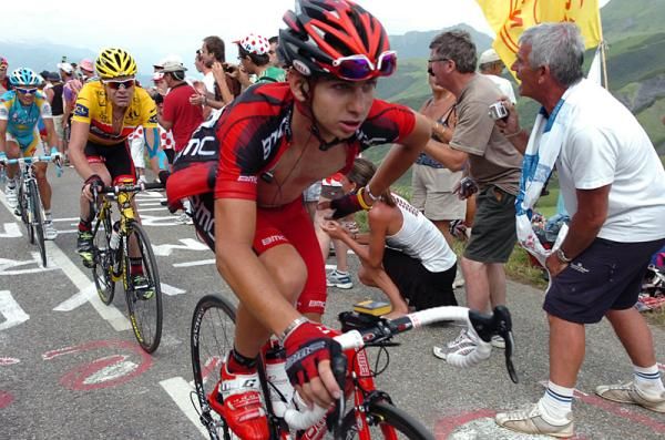 Mauro Santambrogio paces teammate and race leader Cadel Evans on the day's final climb.