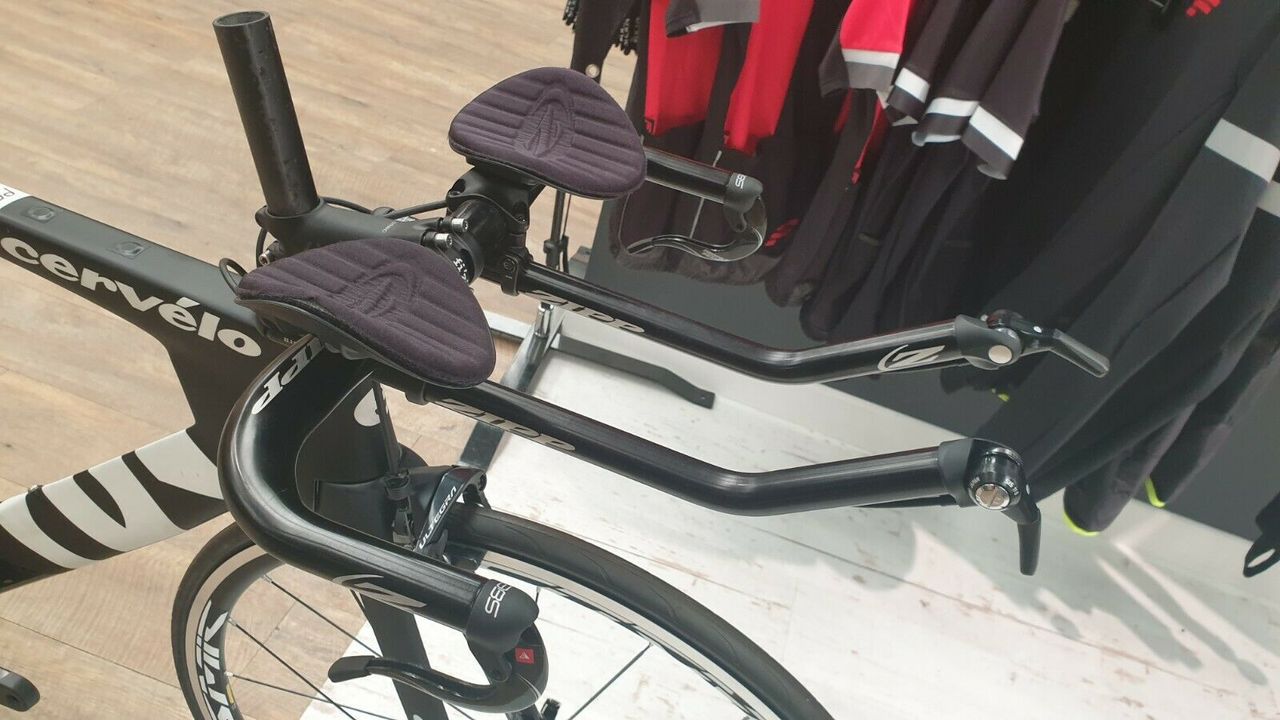 The cockpit &ndash; Zipp Vuka Alumina TT bars