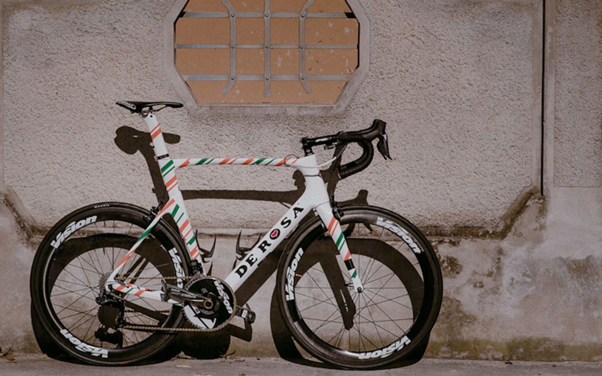 Conor Dunne's De Rosa SK Pininfarina in the national colours of Ireland